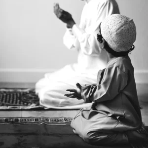 Muslim dreng laver dua